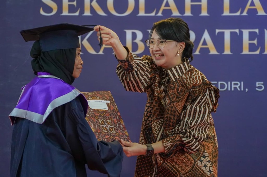 Wisuda Stikes, Mbak Cicha : Tingkatkan Derajat Kesehatan&nbsp;Masyarakat