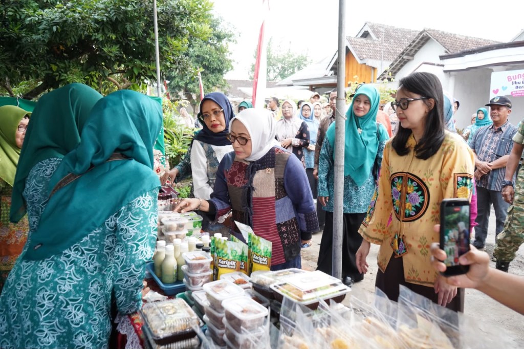 Curi Perhatian Pusat, Mbak Cicha Dampingi Menteri PPPA Kunjungi P2L Desa&nbsp;Tertek