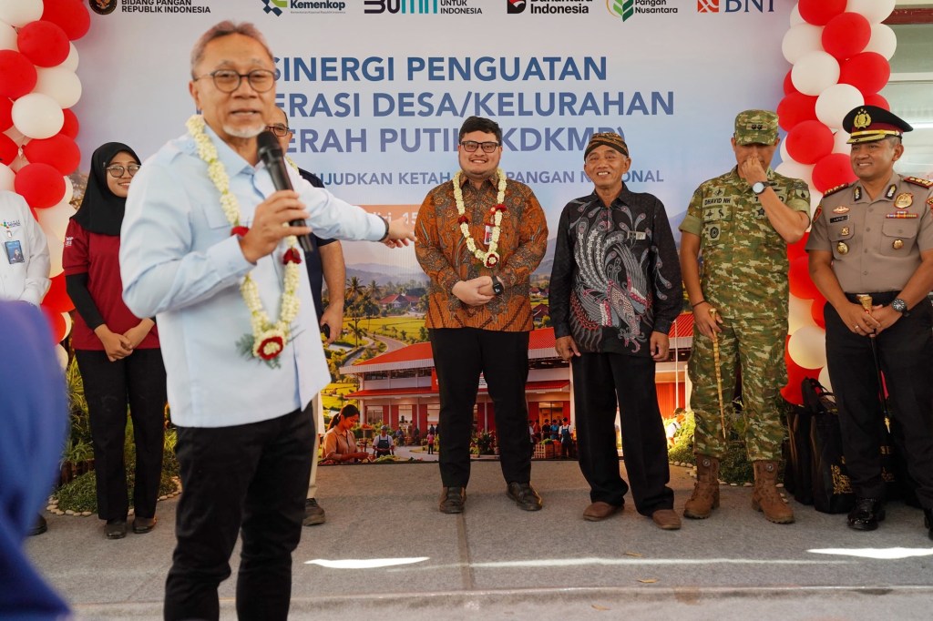 Bupati Kediri Mas Dhito Pastikan Kelengkapan Administrasi saat Dampingi Menko Pangan Tinjau&nbsp;KDKMP